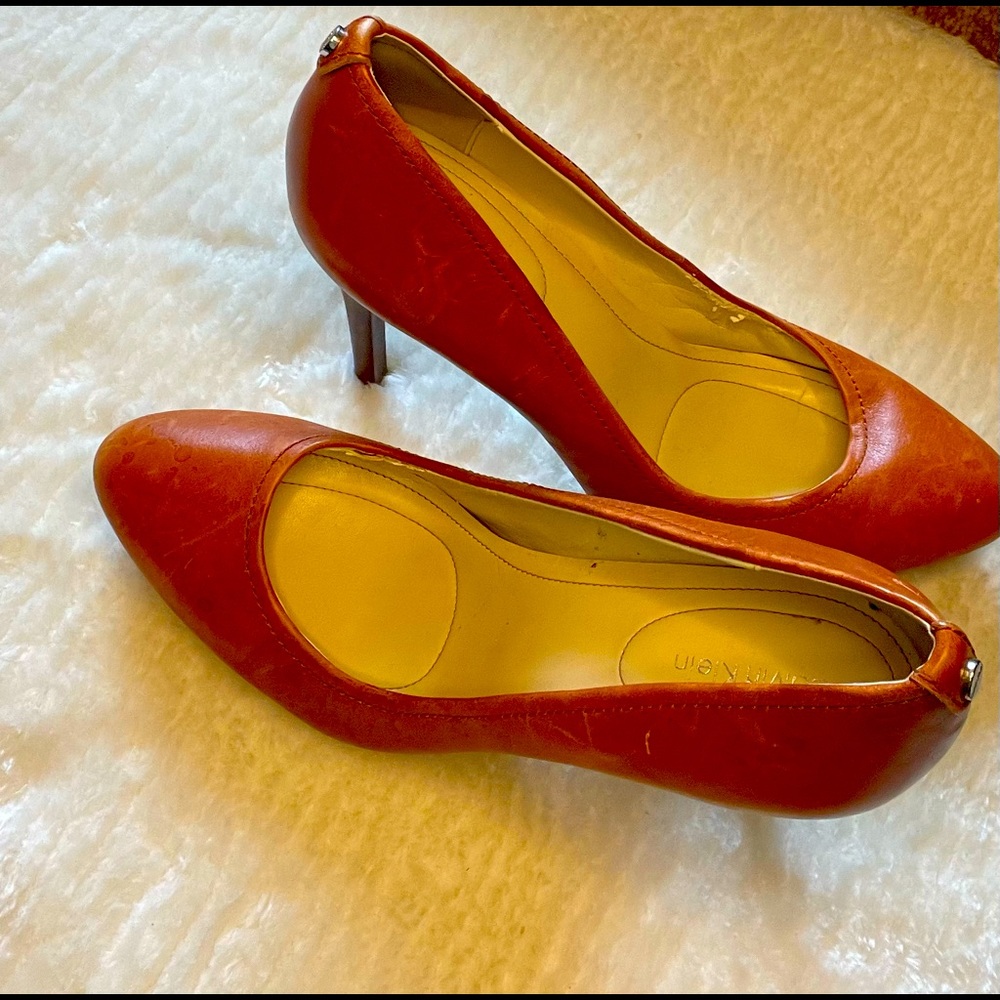 Women
Heel
Stiletto
High (3-3.9 in) SIze 9M